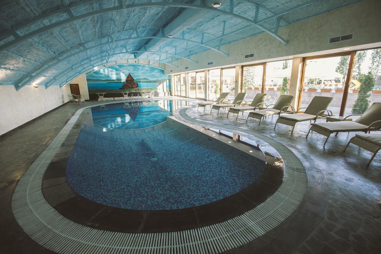 Caucasus Hotel Kasagh ภายนอก รูปภาพ Indoor pool