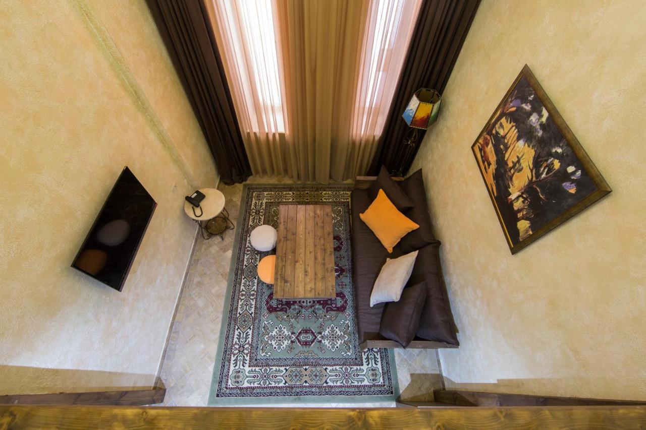 Caucasus Hotel Kasagh ภายนอก รูปภาพ A living room in a typical apartment