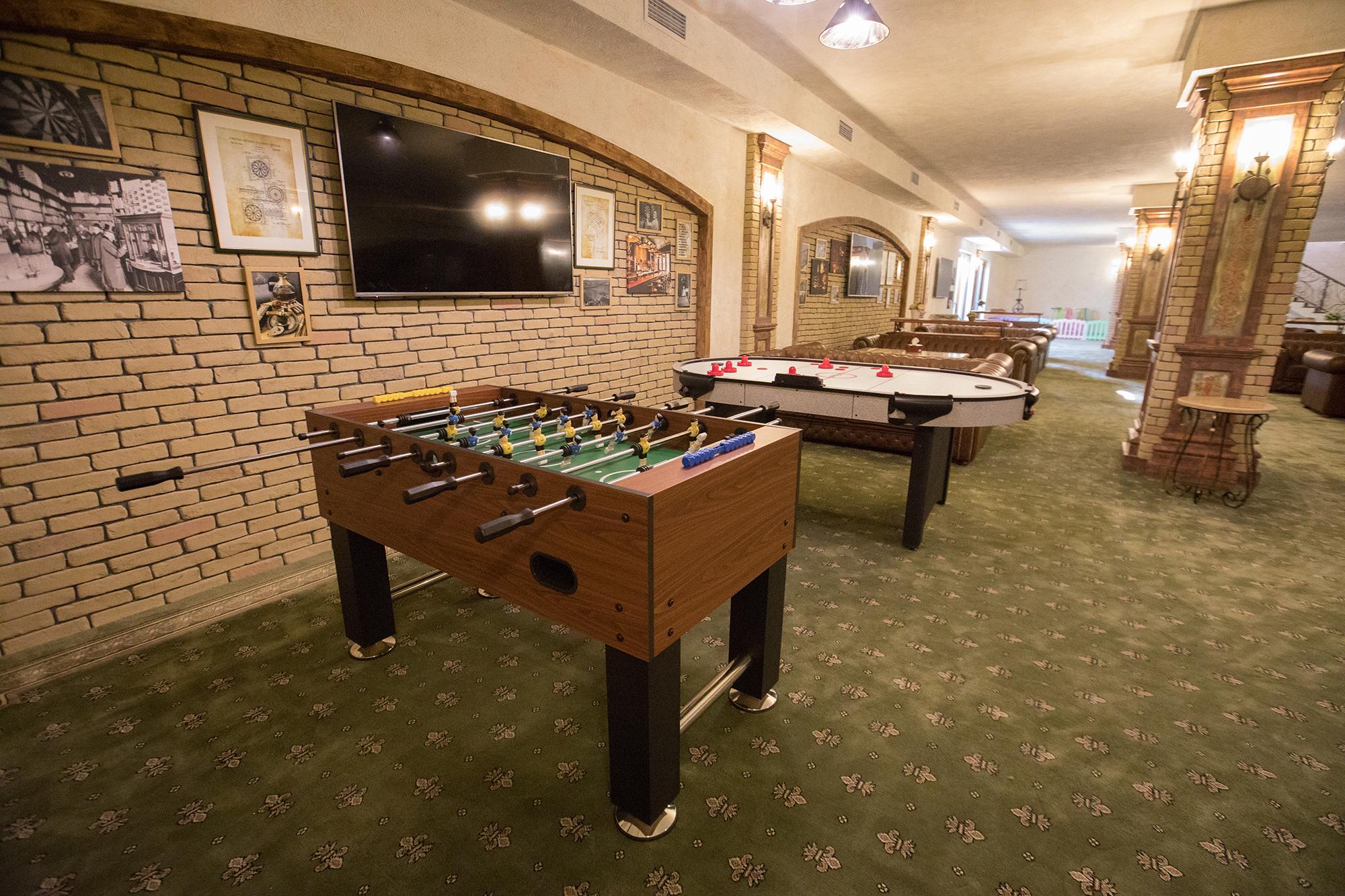 Caucasus Hotel Kasagh ภายนอก รูปภาพ The game table at the 2016 G7 summit