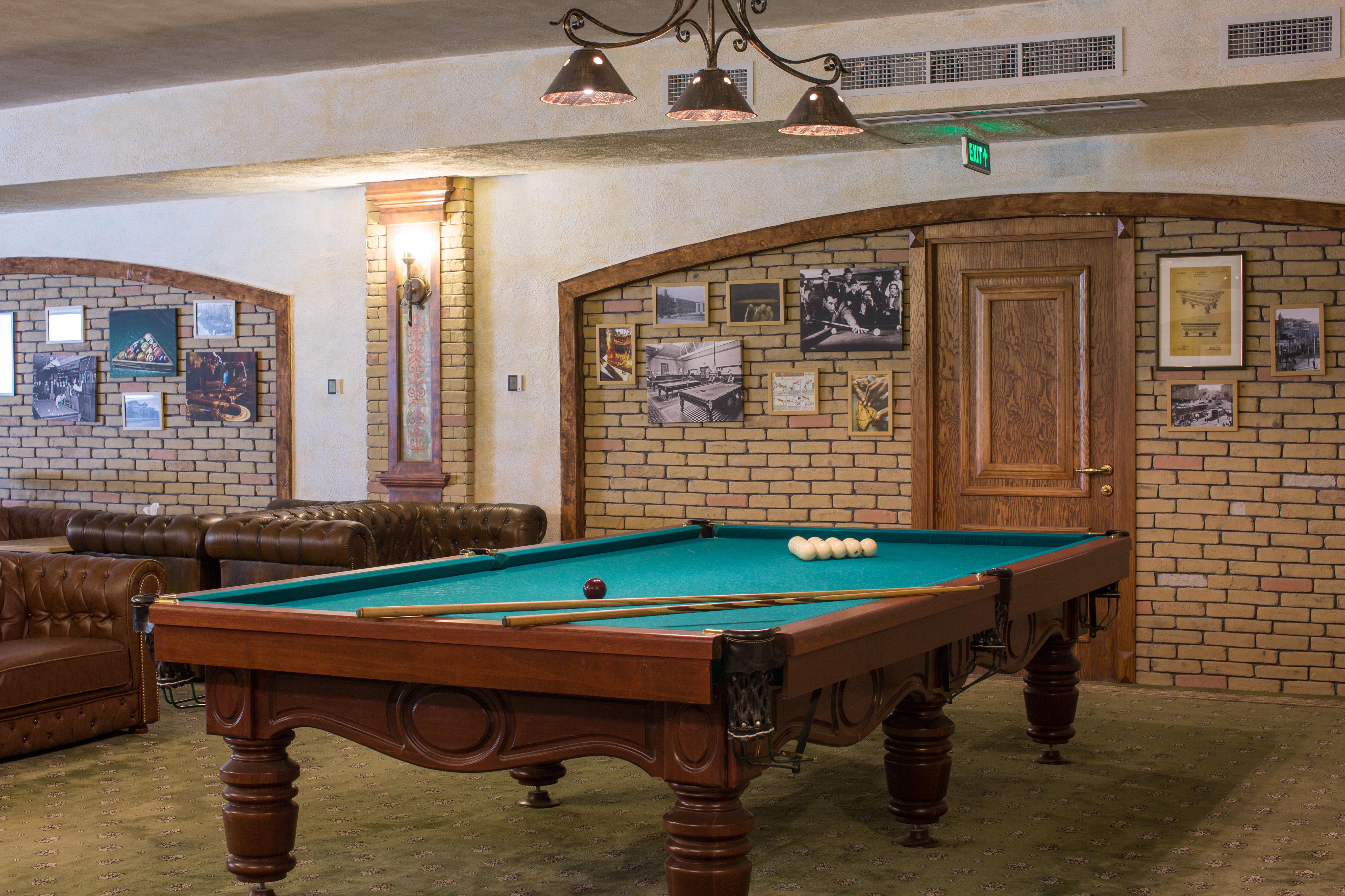 Caucasus Hotel Kasagh ภายนอก รูปภาพ A pool table