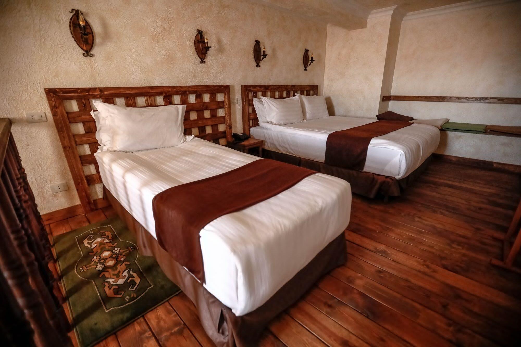 Caucasus Hotel Kasagh ภายนอก รูปภาพ A guest room at the resort