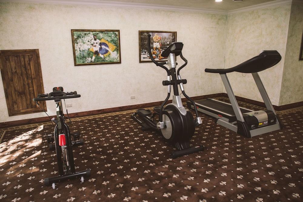 Caucasus Hotel Kasagh ภายนอก รูปภาพ A home gym